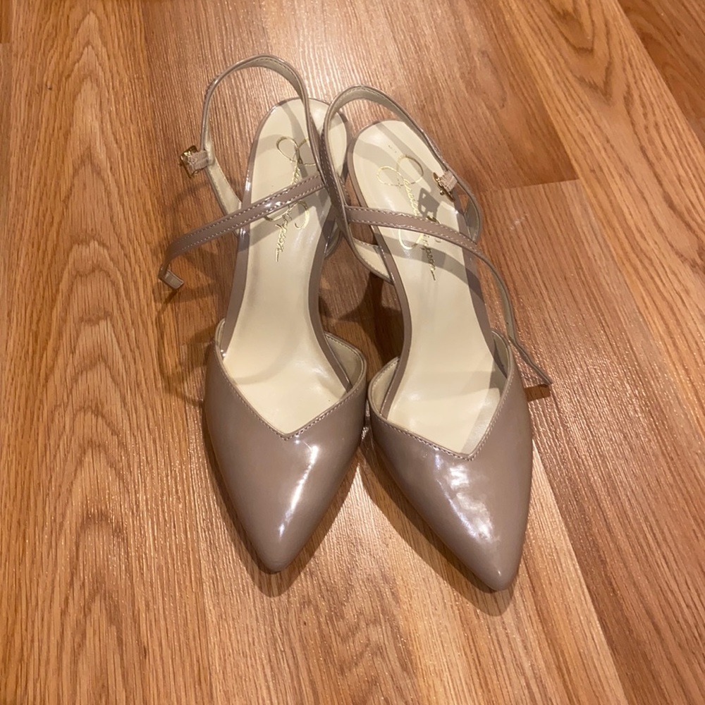 Tanned pumps